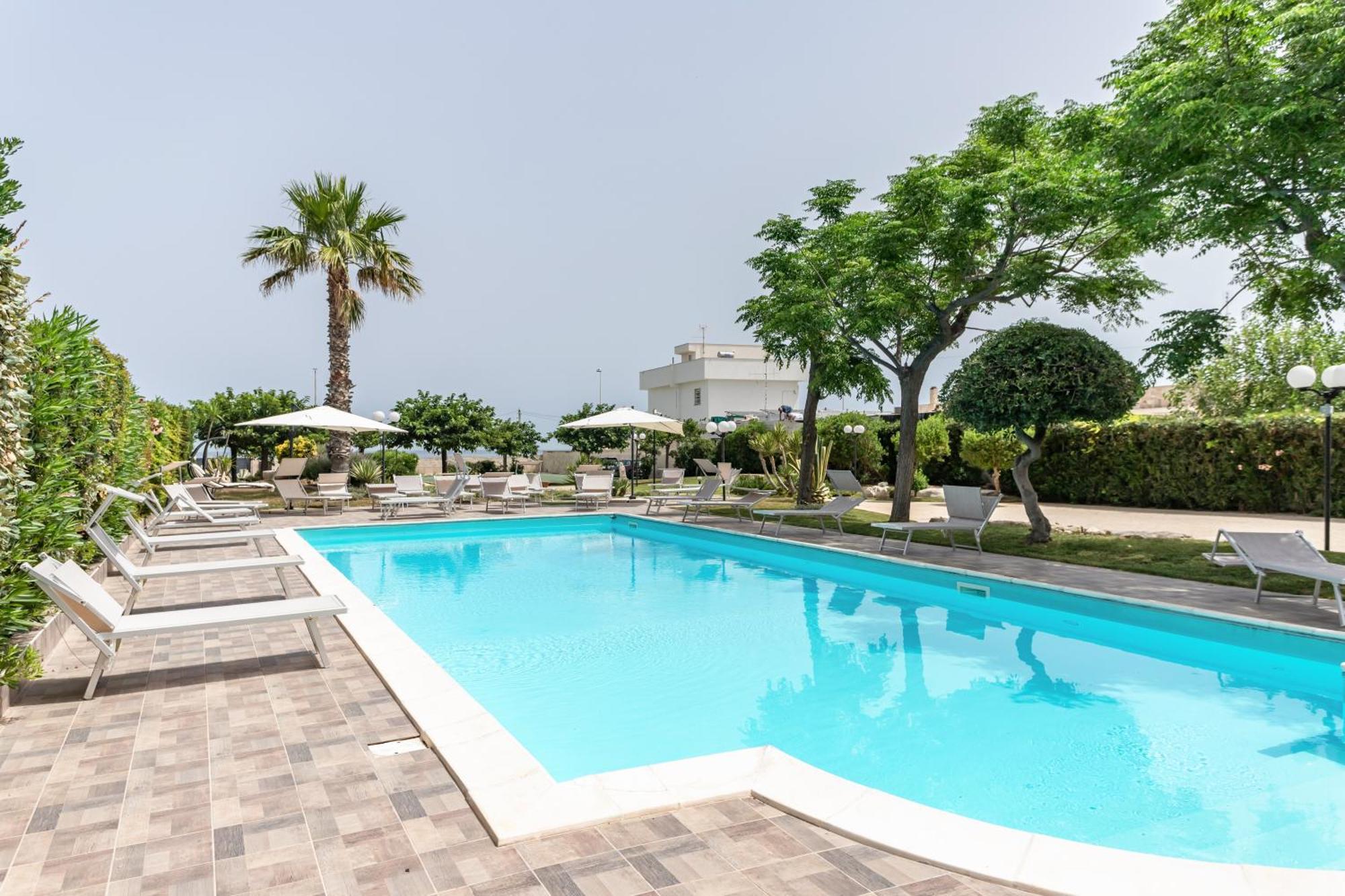 Pietramare Luxury Suites Бари Экстерьер фото
